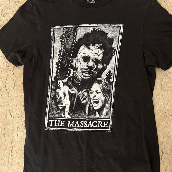 The Texas Chainsaw Massacre T-Shirt Size Small - Picture 2 of 5